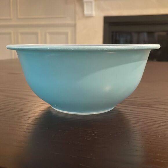 322 Vintage Pyrex Bowl in Beautiful Light Blue Good Condition Mixing Bowl - Picture 2 of 5